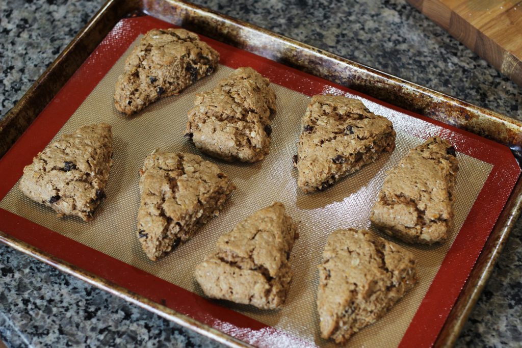 The baked scones on the baking tray. 