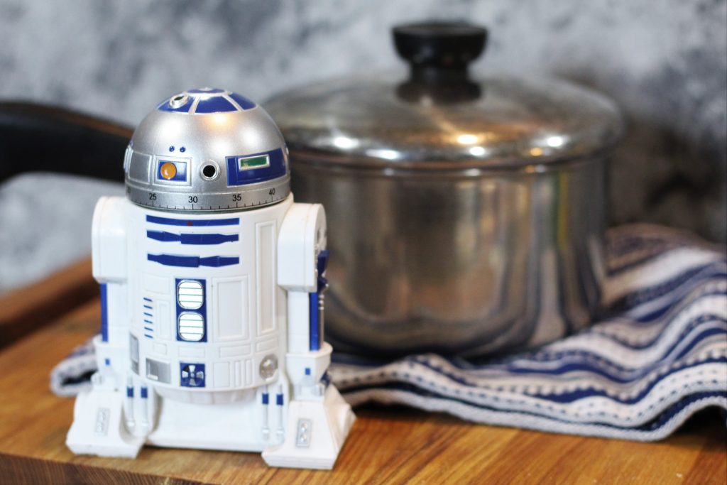 An R2-D2 kitchen timer set to 30 minutes with a covered saucepan in the background. 